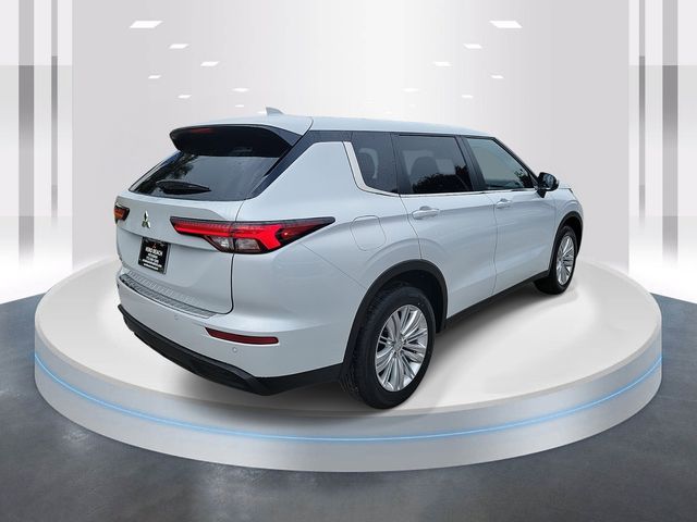 2024 Mitsubishi Outlander ES