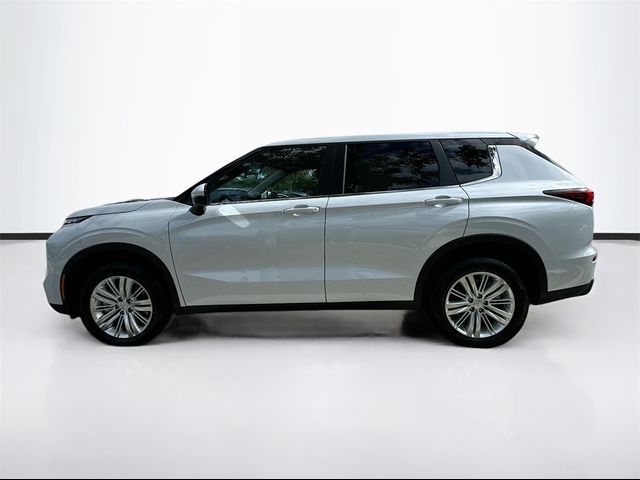 2024 Mitsubishi Outlander ES