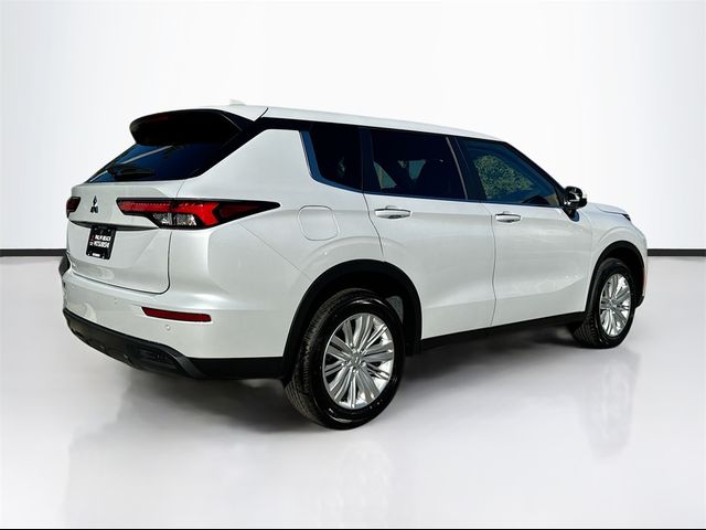 2024 Mitsubishi Outlander ES