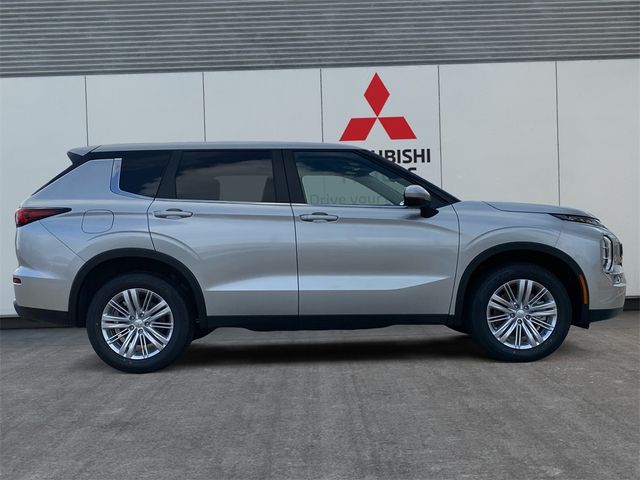 2024 Mitsubishi Outlander ES