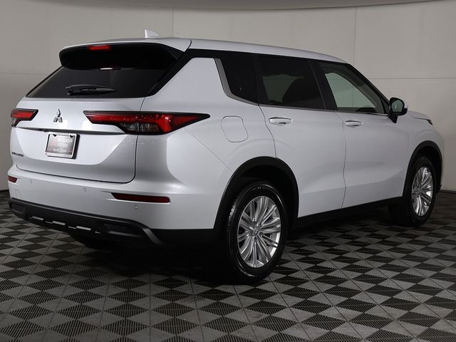 2024 Mitsubishi Outlander ES