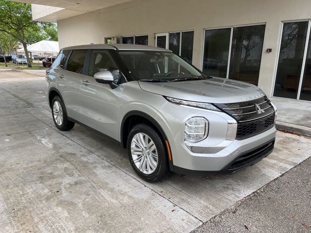 2024 Mitsubishi Outlander ES