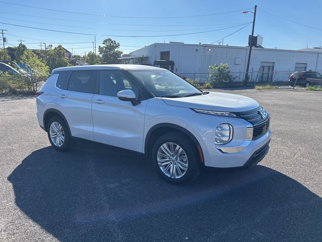 2024 Mitsubishi Outlander ES