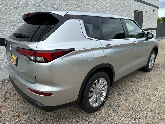 2024 Mitsubishi Outlander ES