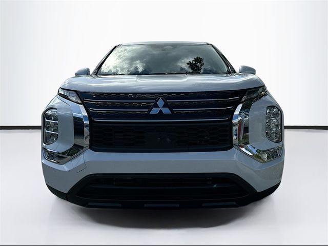 2024 Mitsubishi Outlander ES