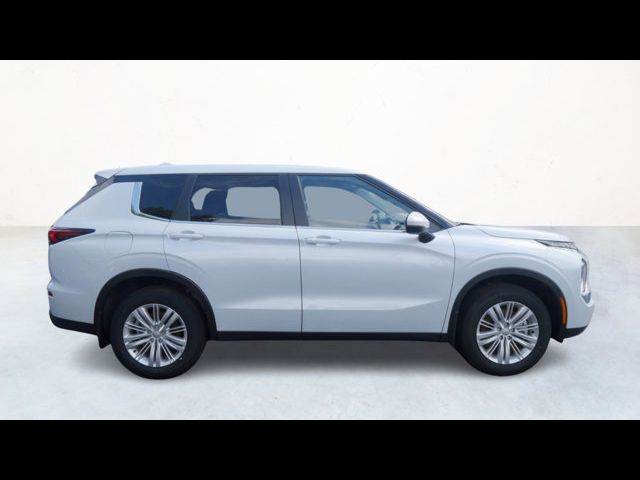 2024 Mitsubishi Outlander ES