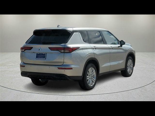 2024 Mitsubishi Outlander ES