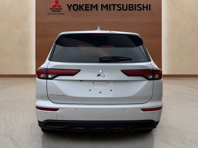 2024 Mitsubishi Outlander ES