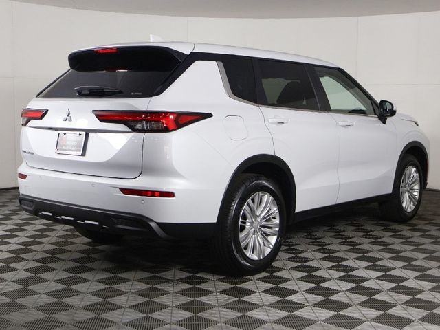 2024 Mitsubishi Outlander ES