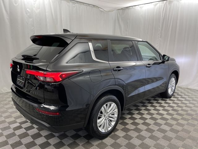 2024 Mitsubishi Outlander ES