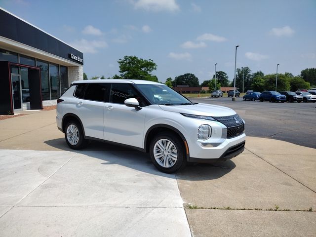 2024 Mitsubishi Outlander ES