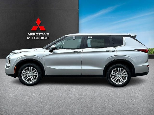 2024 Mitsubishi Outlander ES