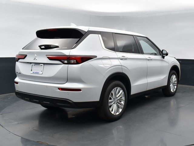 2024 Mitsubishi Outlander ES