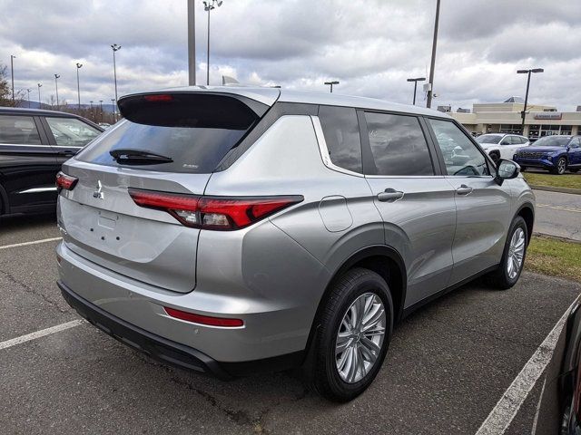 2024 Mitsubishi Outlander ES