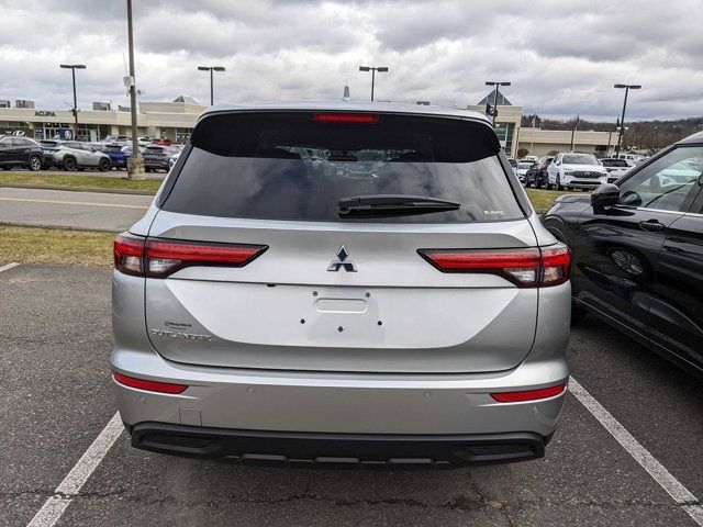 2024 Mitsubishi Outlander ES