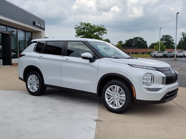 2024 Mitsubishi Outlander ES