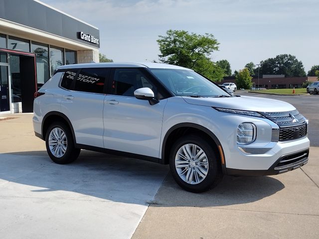 2024 Mitsubishi Outlander ES