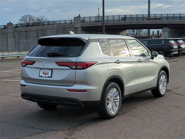 2024 Mitsubishi Outlander ES