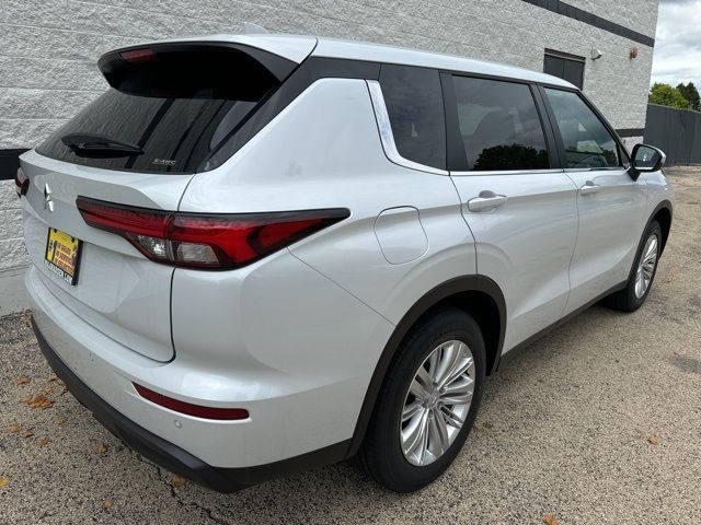 2024 Mitsubishi Outlander ES