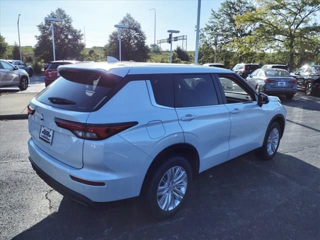 2024 Mitsubishi Outlander ES