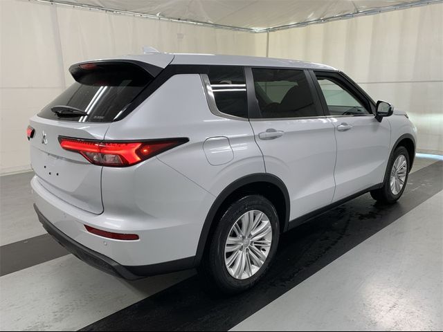 2024 Mitsubishi Outlander ES