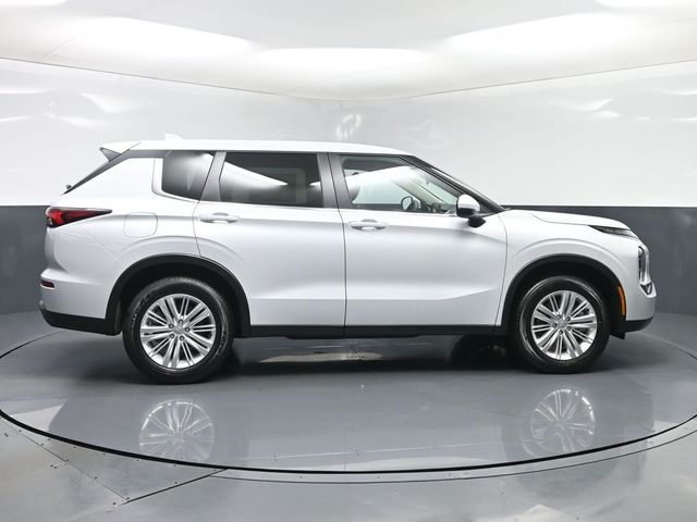 2024 Mitsubishi Outlander ES