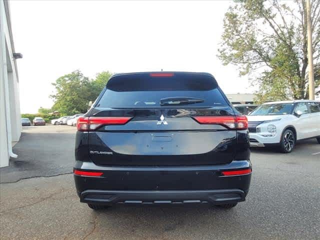 2024 Mitsubishi Outlander ES