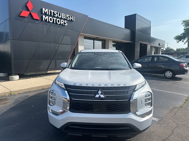 2024 Mitsubishi Outlander ES