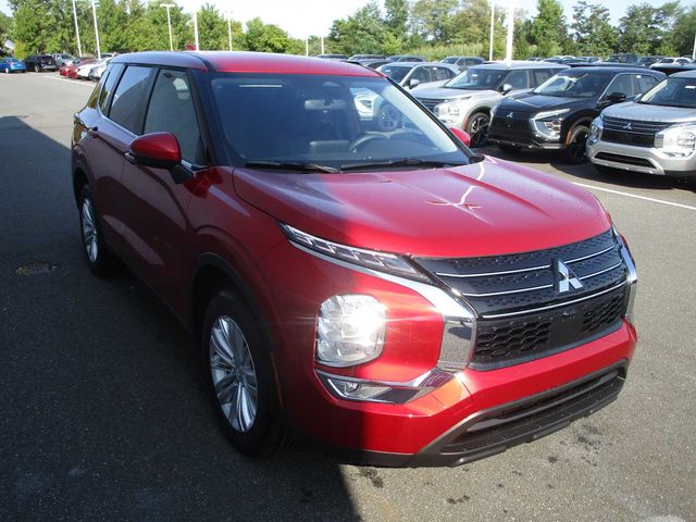 2024 Mitsubishi Outlander ES