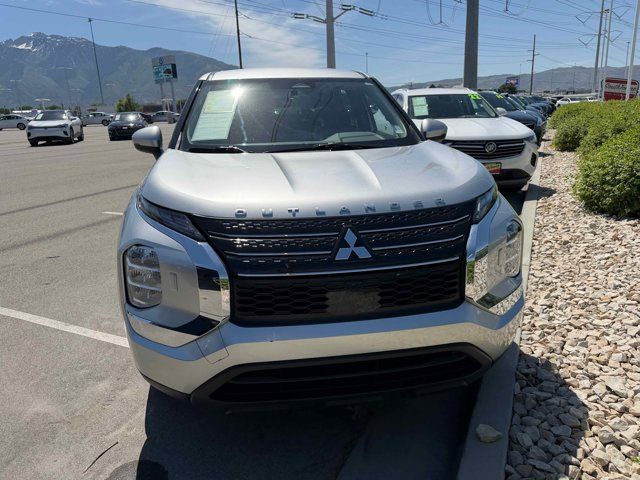 2024 Mitsubishi Outlander ES