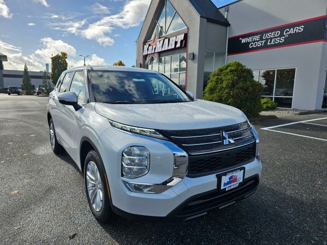 2024 Mitsubishi Outlander ES