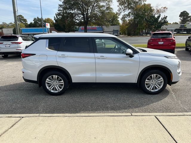 2024 Mitsubishi Outlander ES