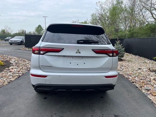 2024 Mitsubishi Outlander ES