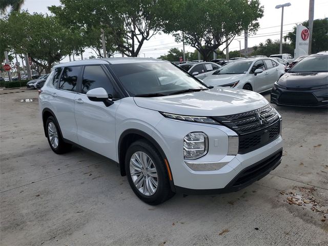 2024 Mitsubishi Outlander ES