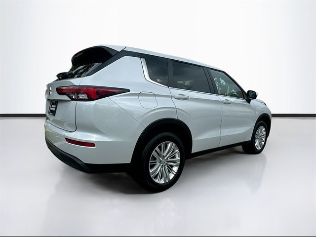 2024 Mitsubishi Outlander ES