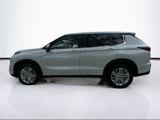 2024 Mitsubishi Outlander ES