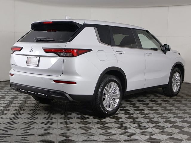 2024 Mitsubishi Outlander ES