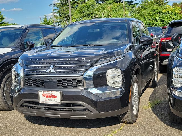 2024 Mitsubishi Outlander ES