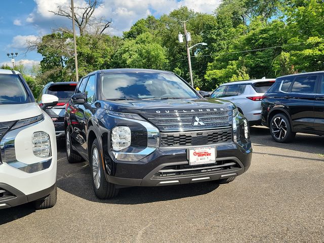 2024 Mitsubishi Outlander ES