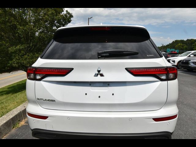 2024 Mitsubishi Outlander ES