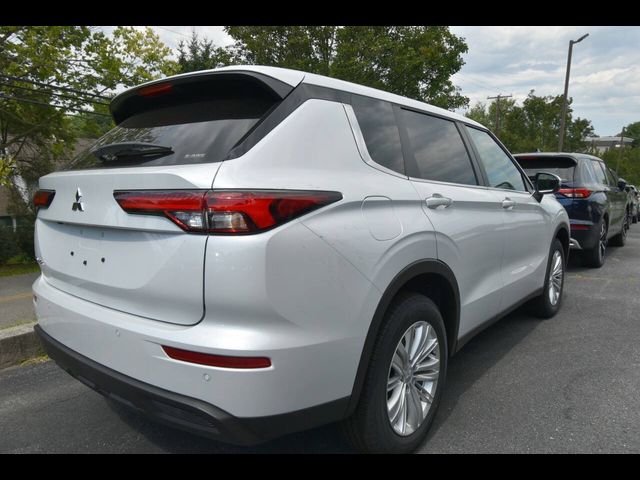 2024 Mitsubishi Outlander ES