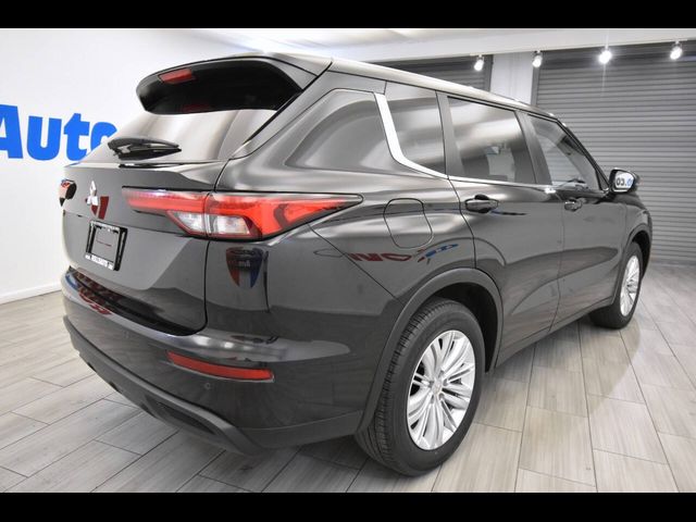 2024 Mitsubishi Outlander ES