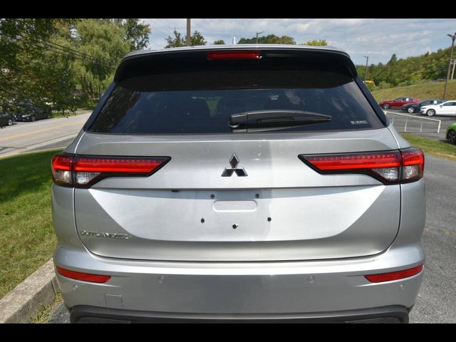 2024 Mitsubishi Outlander ES