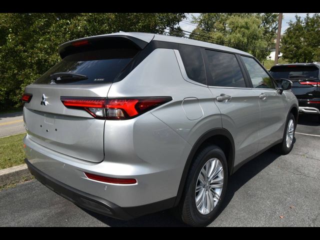 2024 Mitsubishi Outlander ES