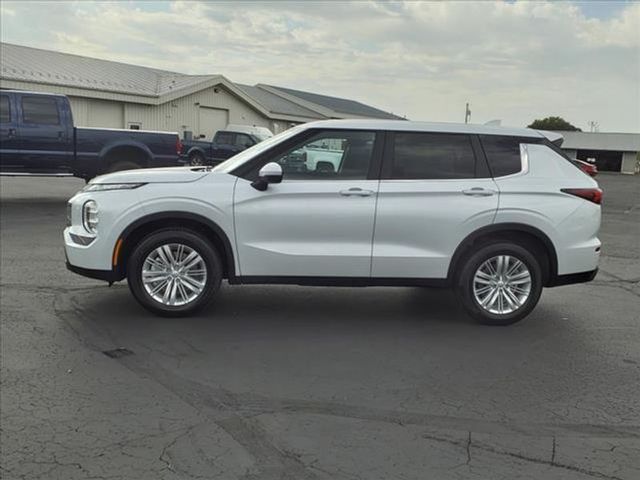 2024 Mitsubishi Outlander ES