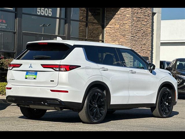 2024 Mitsubishi Outlander SE Black Edition w/Pano Roof