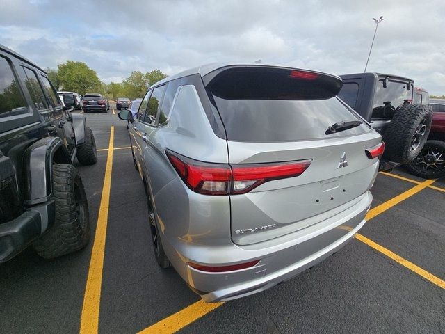 2024 Mitsubishi Outlander SE