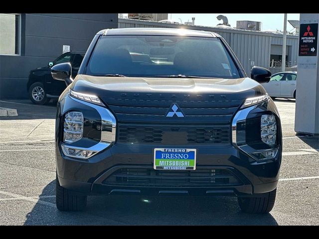 2024 Mitsubishi Outlander SE Black Edition w/Pano Roof