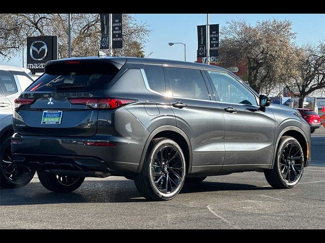 2024 Mitsubishi Outlander SE Black Edition w/Pano Roof