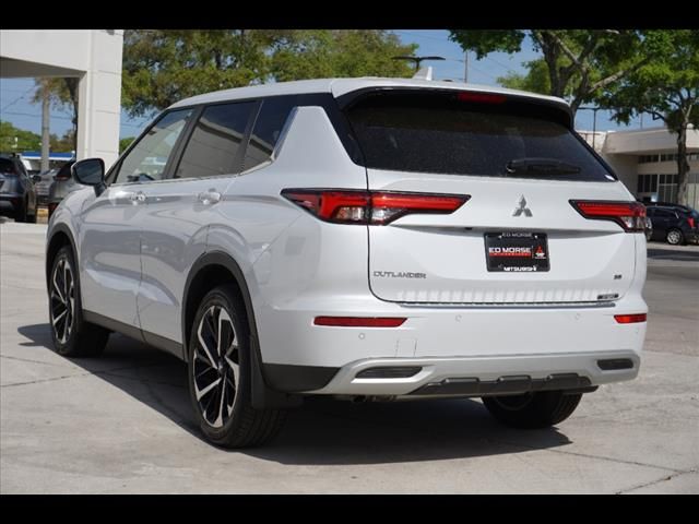 2024 Mitsubishi Outlander SE